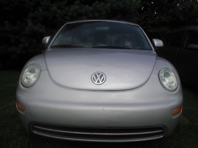 1999 Volkswagen New Beetle S Sedan