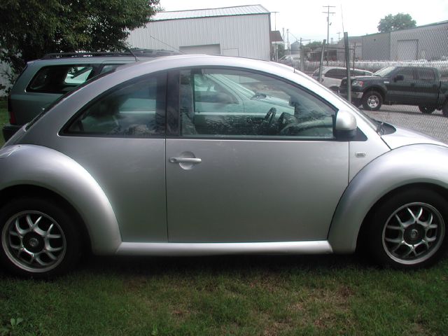 1999 Volkswagen New Beetle S Sedan