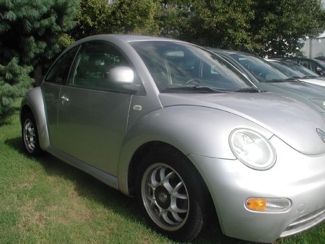 1999 Volkswagen New Beetle S Sedan