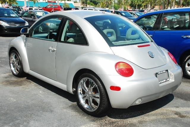 1999 Volkswagen New Beetle S Sedan