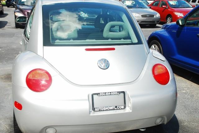 1999 Volkswagen New Beetle S Sedan