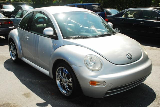 1999 Volkswagen New Beetle S Sedan