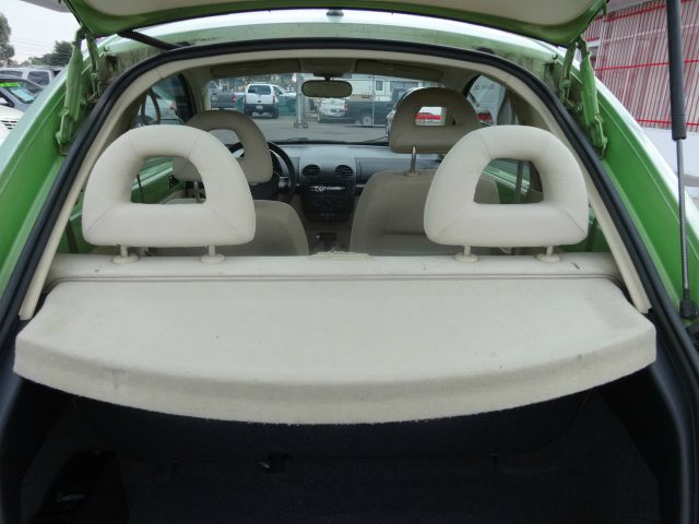 2000 Volkswagen New Beetle S Sedan