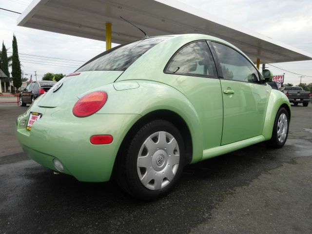 2000 Volkswagen New Beetle S Sedan