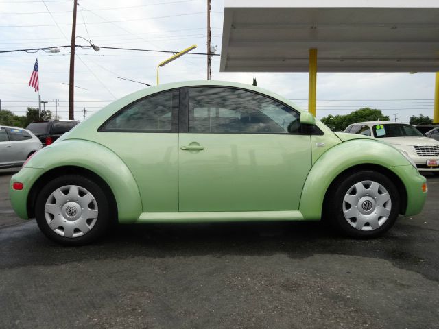 2000 Volkswagen New Beetle S Sedan