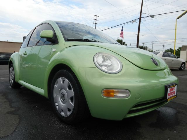 2000 Volkswagen New Beetle S Sedan