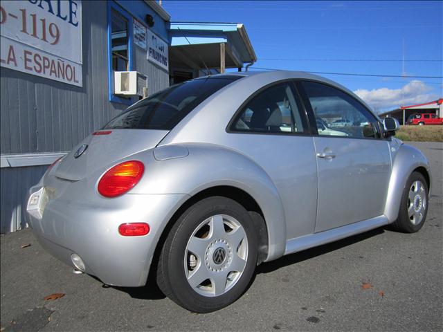 2000 Volkswagen New Beetle FWD 4dr Sport