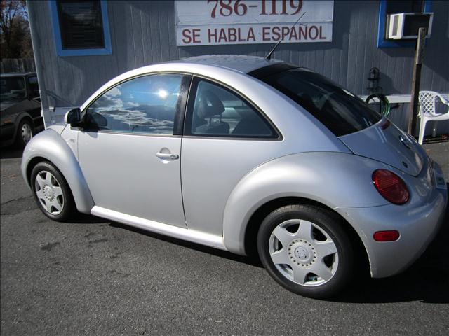 2000 Volkswagen New Beetle FWD 4dr Sport