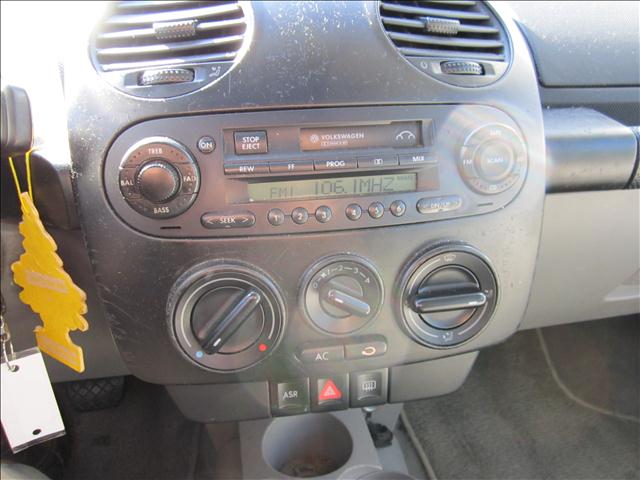 2000 Volkswagen New Beetle FWD 4dr Sport