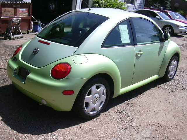 2000 Volkswagen New Beetle Quad Cab 4x2 Shortbox XLT