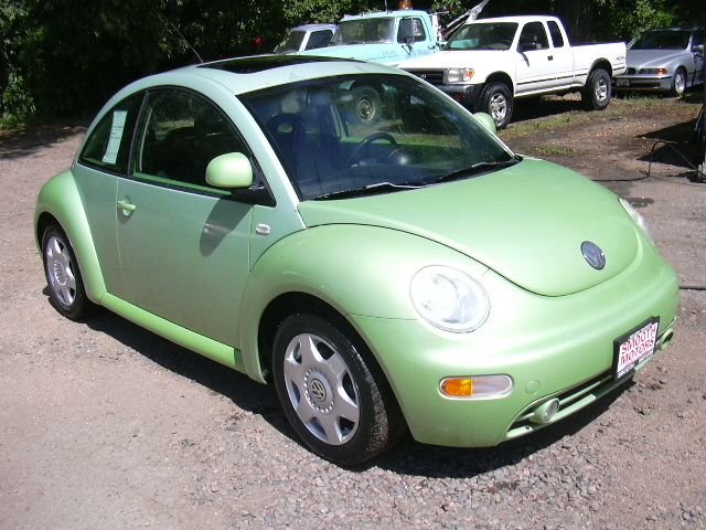 2000 Volkswagen New Beetle Quad Cab 4x2 Shortbox XLT