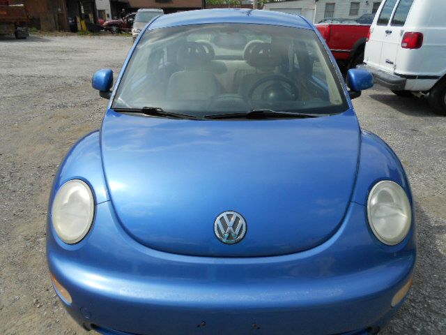 2000 Volkswagen New Beetle S Sedan