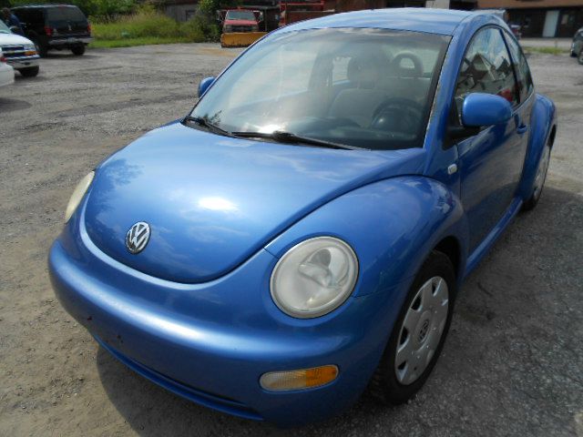 2000 Volkswagen New Beetle S Sedan