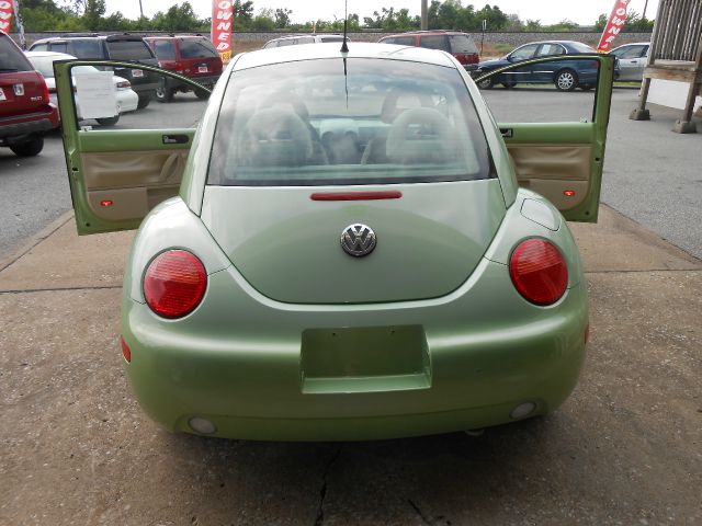 2000 Volkswagen New Beetle S Sedan