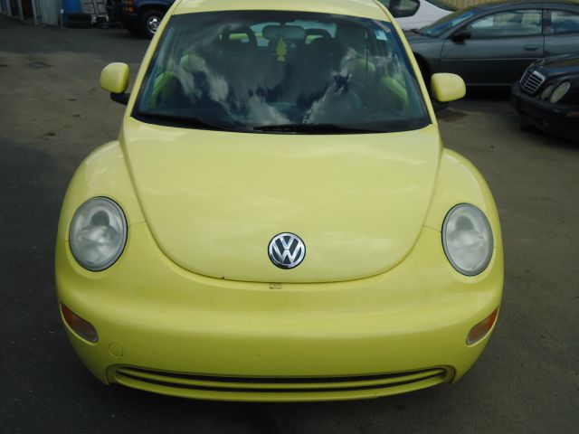 2000 Volkswagen New Beetle S Sedan