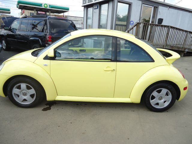 2000 Volkswagen New Beetle S Sedan