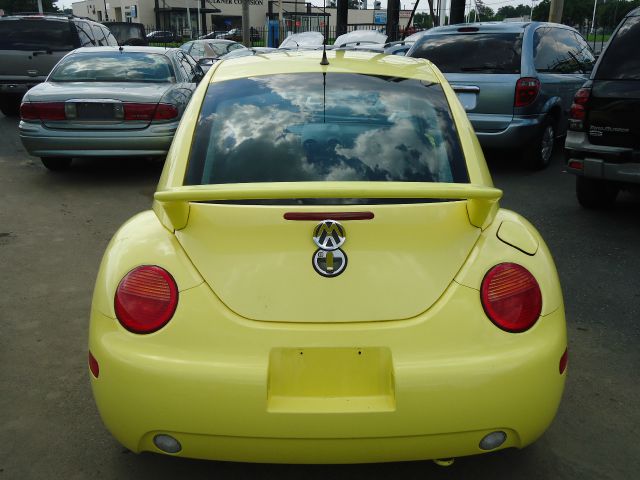 2000 Volkswagen New Beetle S Sedan