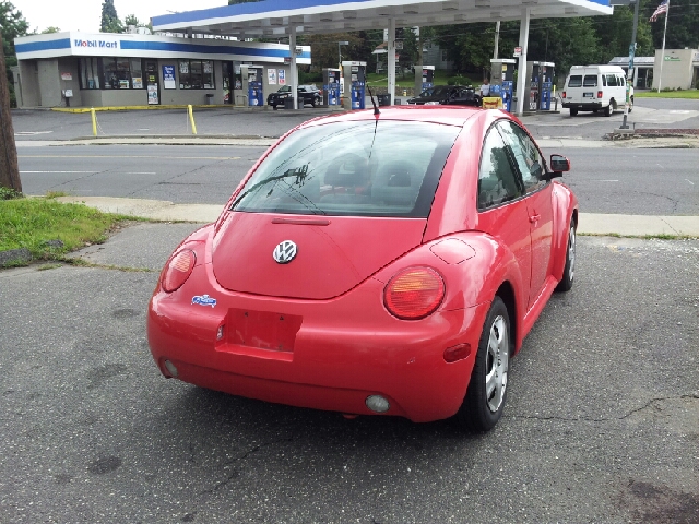 2000 Volkswagen New Beetle S Sedan