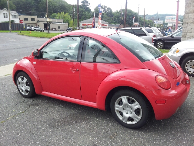 2000 Volkswagen New Beetle S Sedan