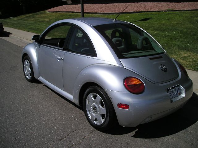 2000 Volkswagen New Beetle Quad Cab 4x2 Shortbox XLT