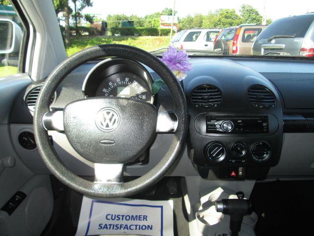 2000 Volkswagen New Beetle S Sedan