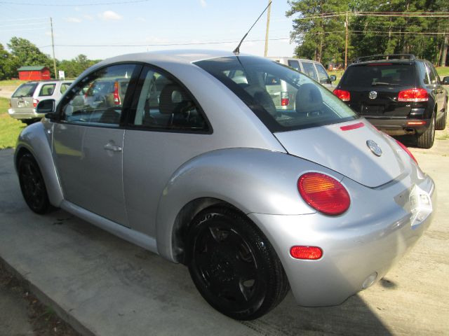 2000 Volkswagen New Beetle S Sedan