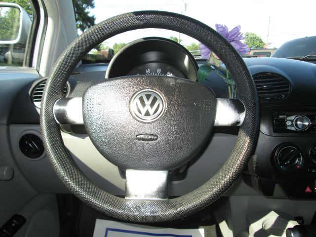 2000 Volkswagen New Beetle S Sedan