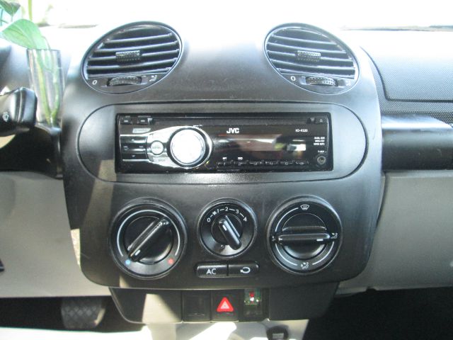 2000 Volkswagen New Beetle S Sedan