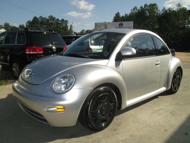 2000 Volkswagen New Beetle S Sedan