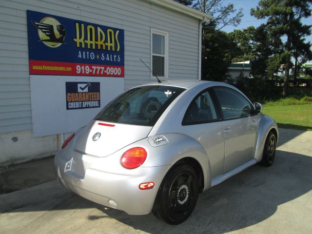 2000 Volkswagen New Beetle S Sedan