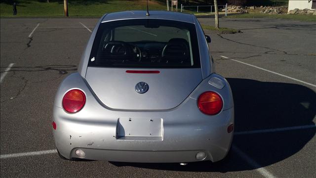 2000 Volkswagen New Beetle FWD 4dr Sport