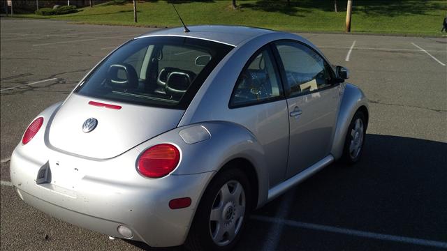 2000 Volkswagen New Beetle FWD 4dr Sport