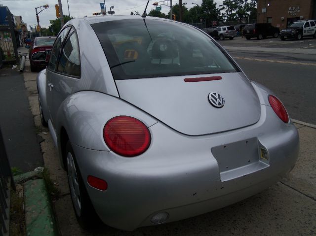 2000 Volkswagen New Beetle Quad Cab 4x2 Shortbox XLT