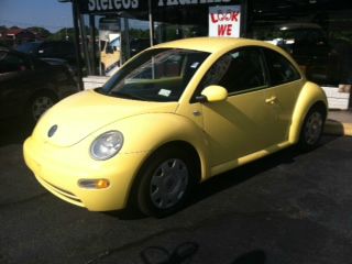 2001 Volkswagen New Beetle S Sedan