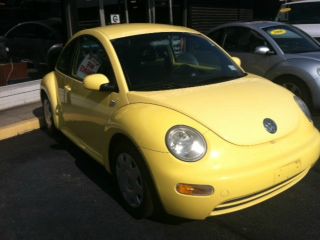 2001 Volkswagen New Beetle S Sedan