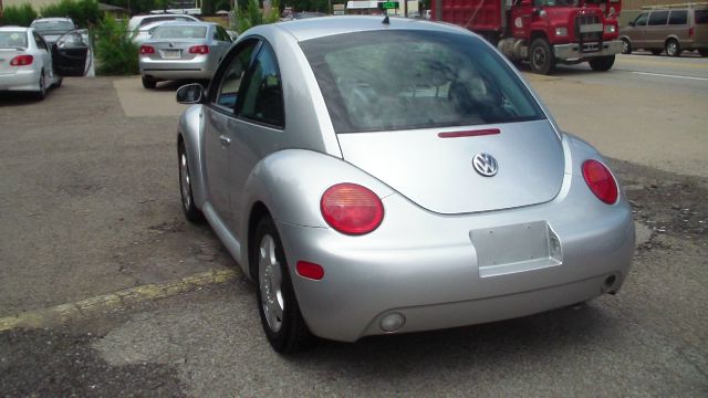 2001 Volkswagen New Beetle Quad Cab 4x2 Shortbox XLT