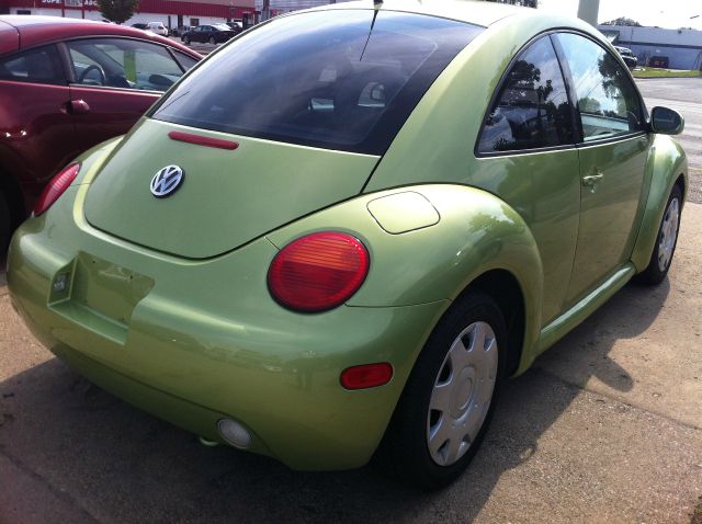 2001 Volkswagen New Beetle S Sedan