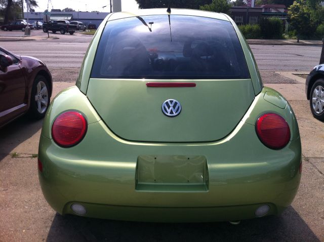 2001 Volkswagen New Beetle S Sedan