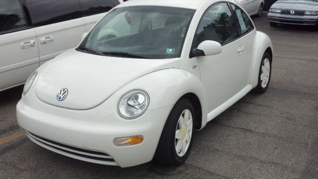 2001 Volkswagen New Beetle S Sedan