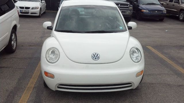 2001 Volkswagen New Beetle S Sedan