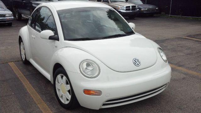 2001 Volkswagen New Beetle S Sedan