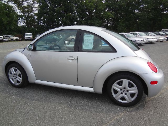 2001 Volkswagen New Beetle S Sedan