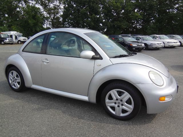 2001 Volkswagen New Beetle S Sedan