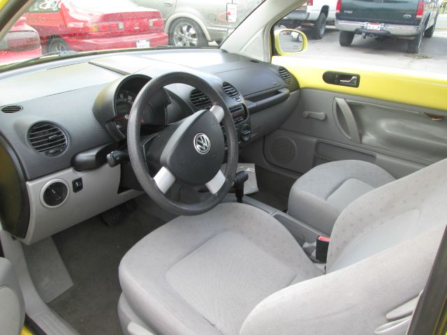 2001 Volkswagen New Beetle S Sedan