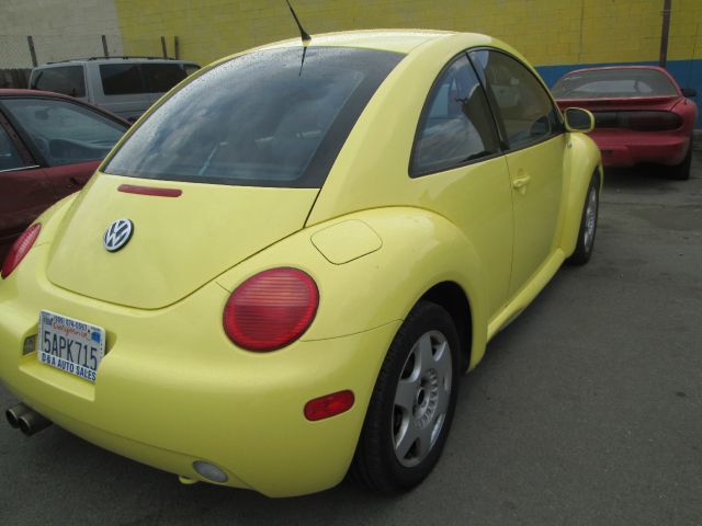 2001 Volkswagen New Beetle S Sedan