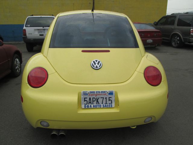 2001 Volkswagen New Beetle S Sedan