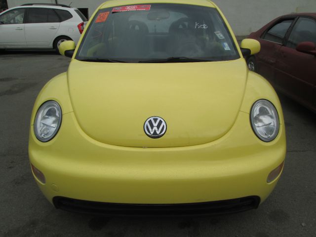 2001 Volkswagen New Beetle S Sedan