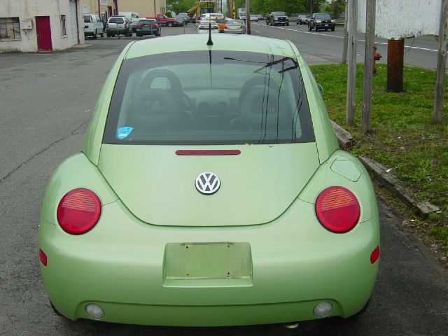 2001 Volkswagen New Beetle Quad Cab 4x2 Shortbox XLT