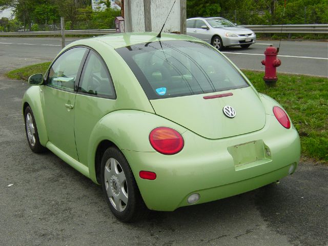 2001 Volkswagen New Beetle Quad Cab 4x2 Shortbox XLT