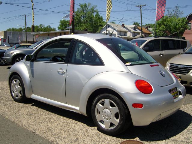 2001 Volkswagen New Beetle Quad Cab 4x2 Shortbox XLT